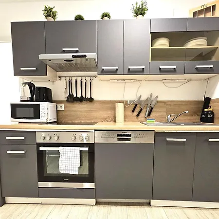 Representative * מירבוש