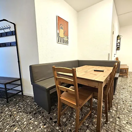 Representative * מירבוש